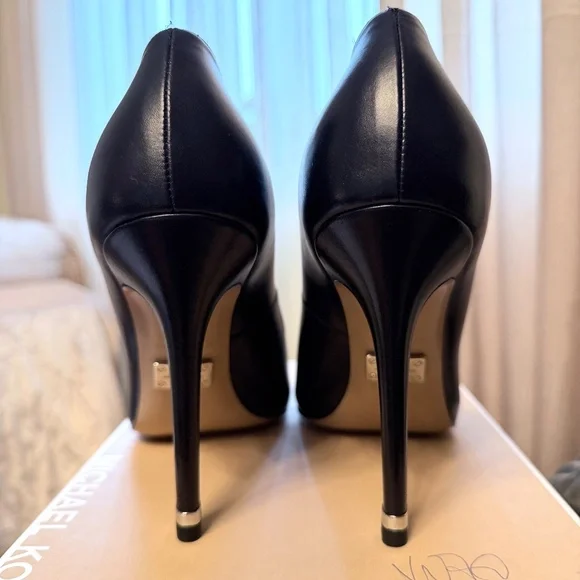Michael Kors Avra black leather pumps - Picture 4 of 12